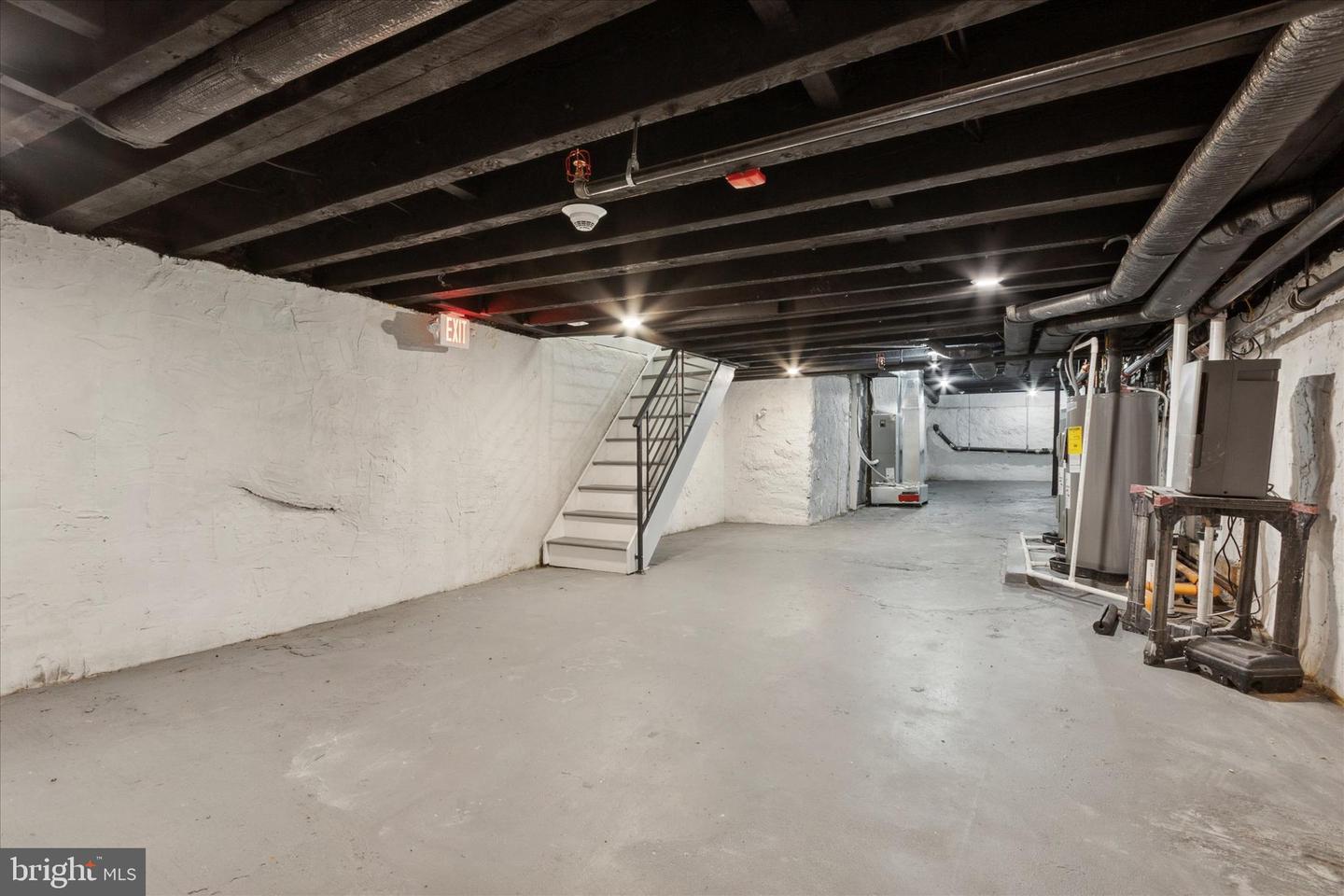 623 W Oxford St