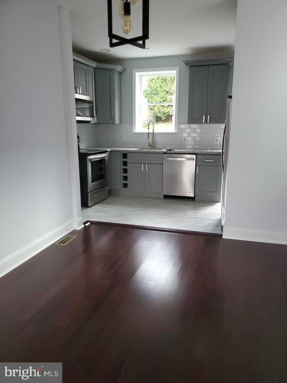411 SHURS LANE