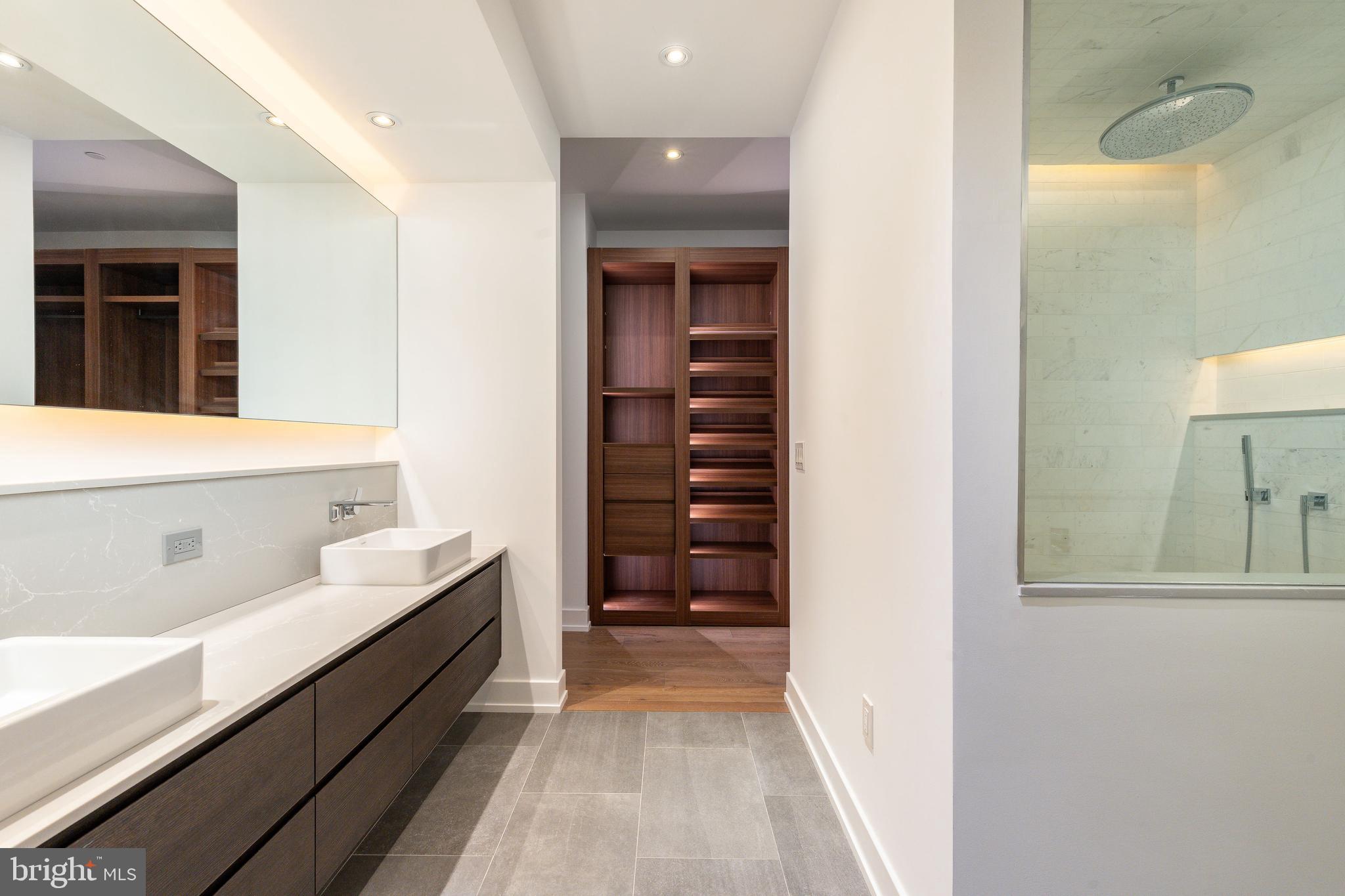 2108-10 Walnut St #401