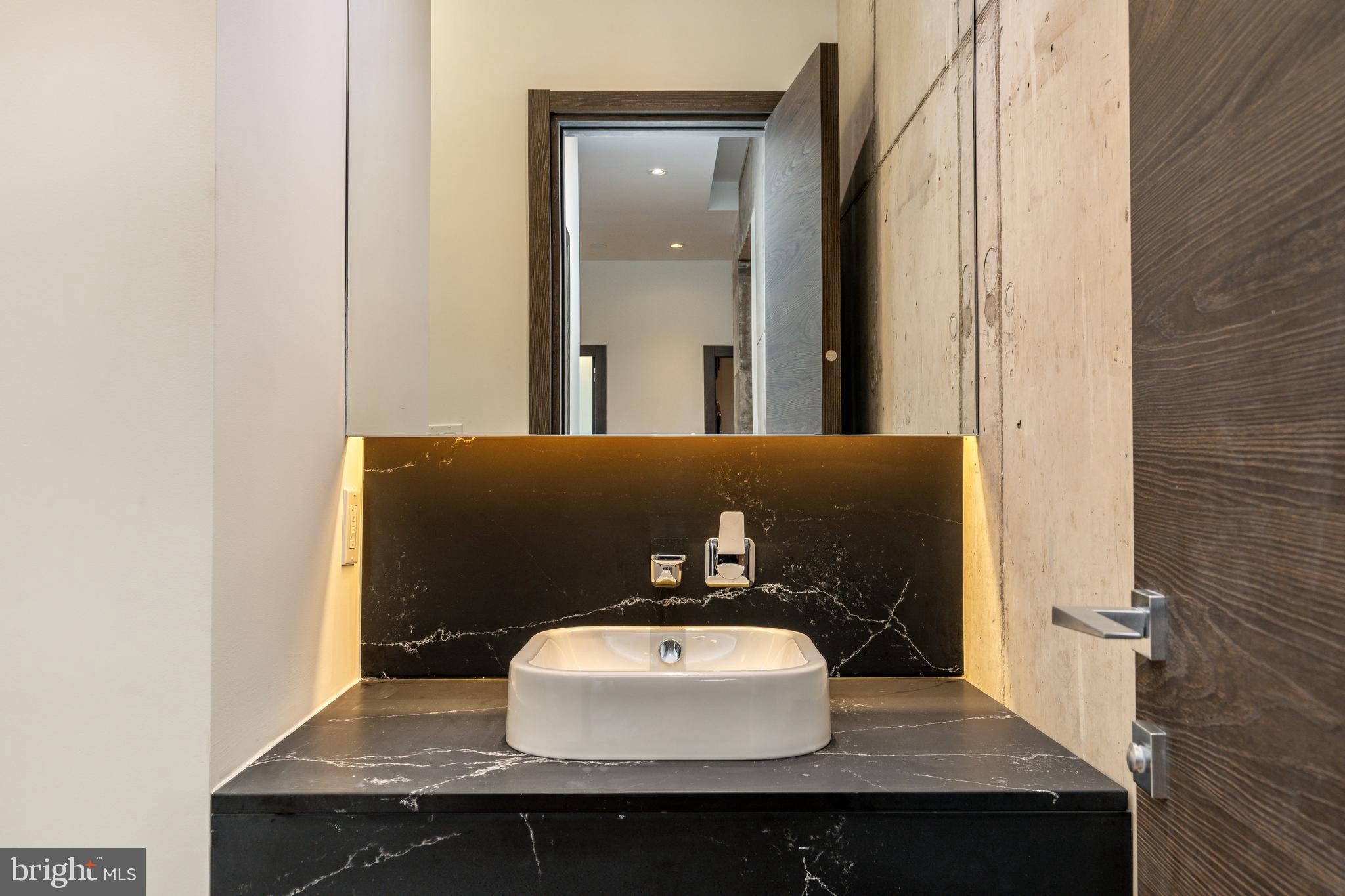 2108-10 Walnut St #401