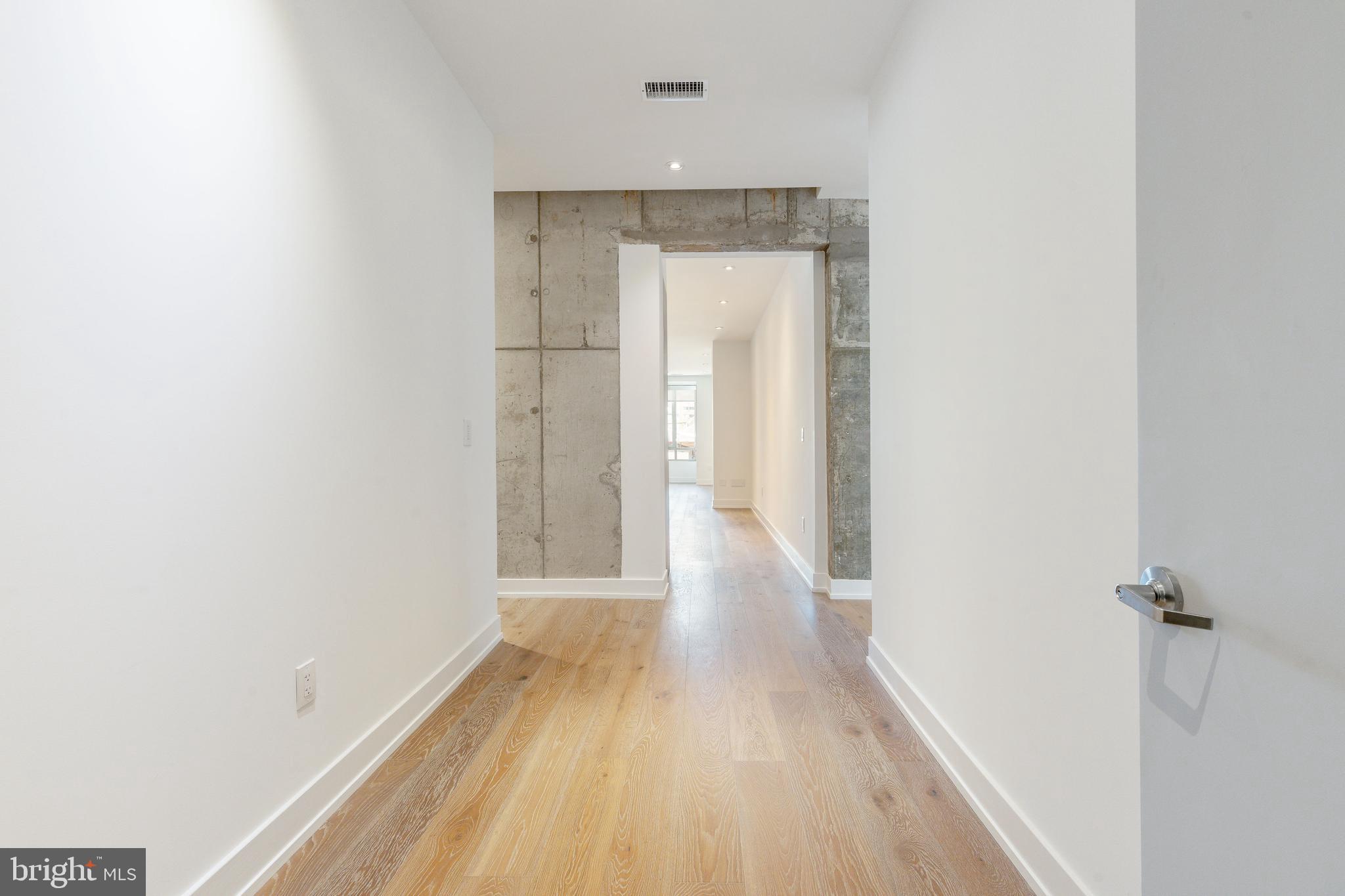 2108-10 Walnut St #401