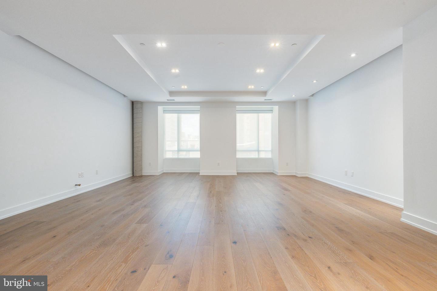 2108-10 Walnut St #401