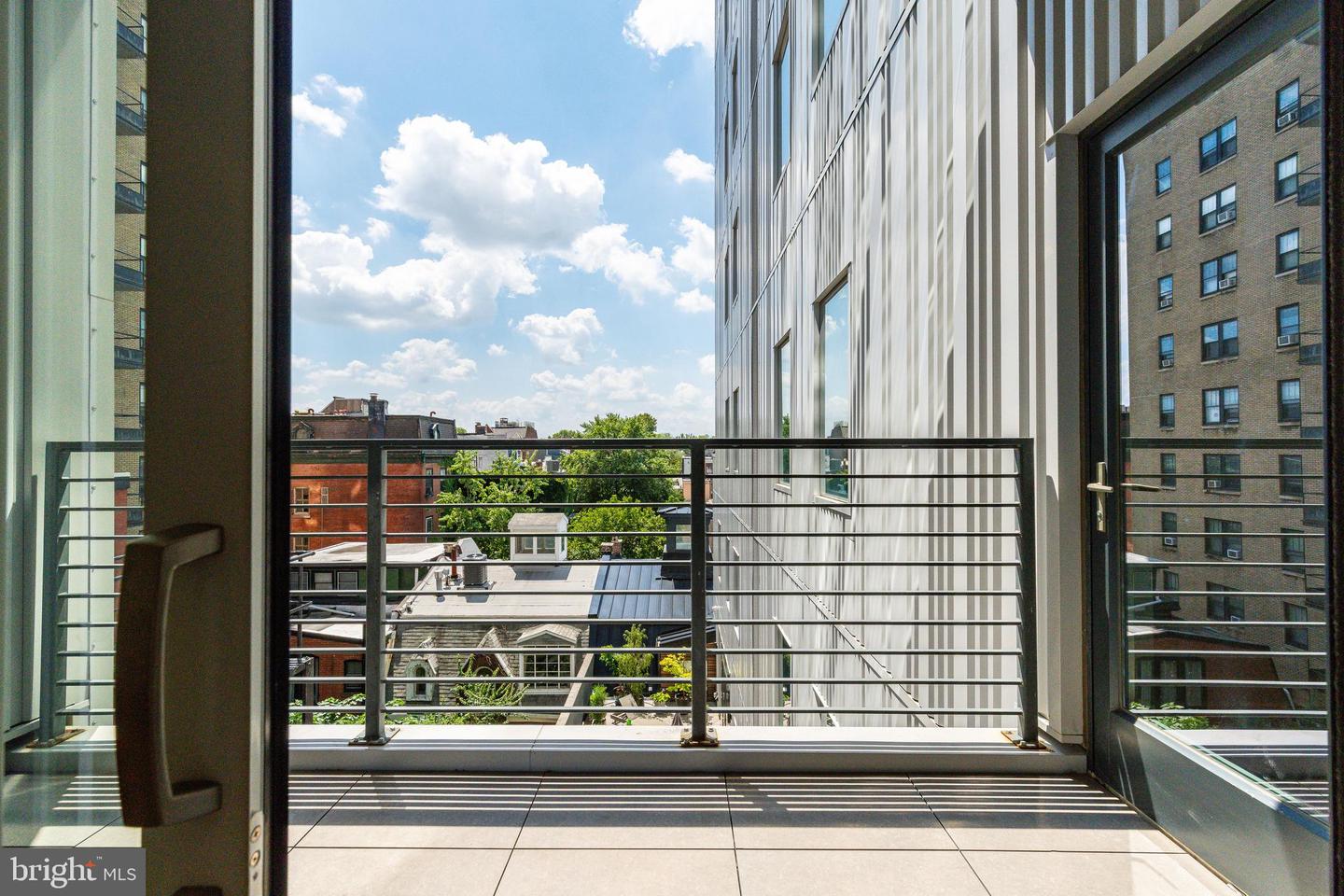 2108-10 Walnut St #401