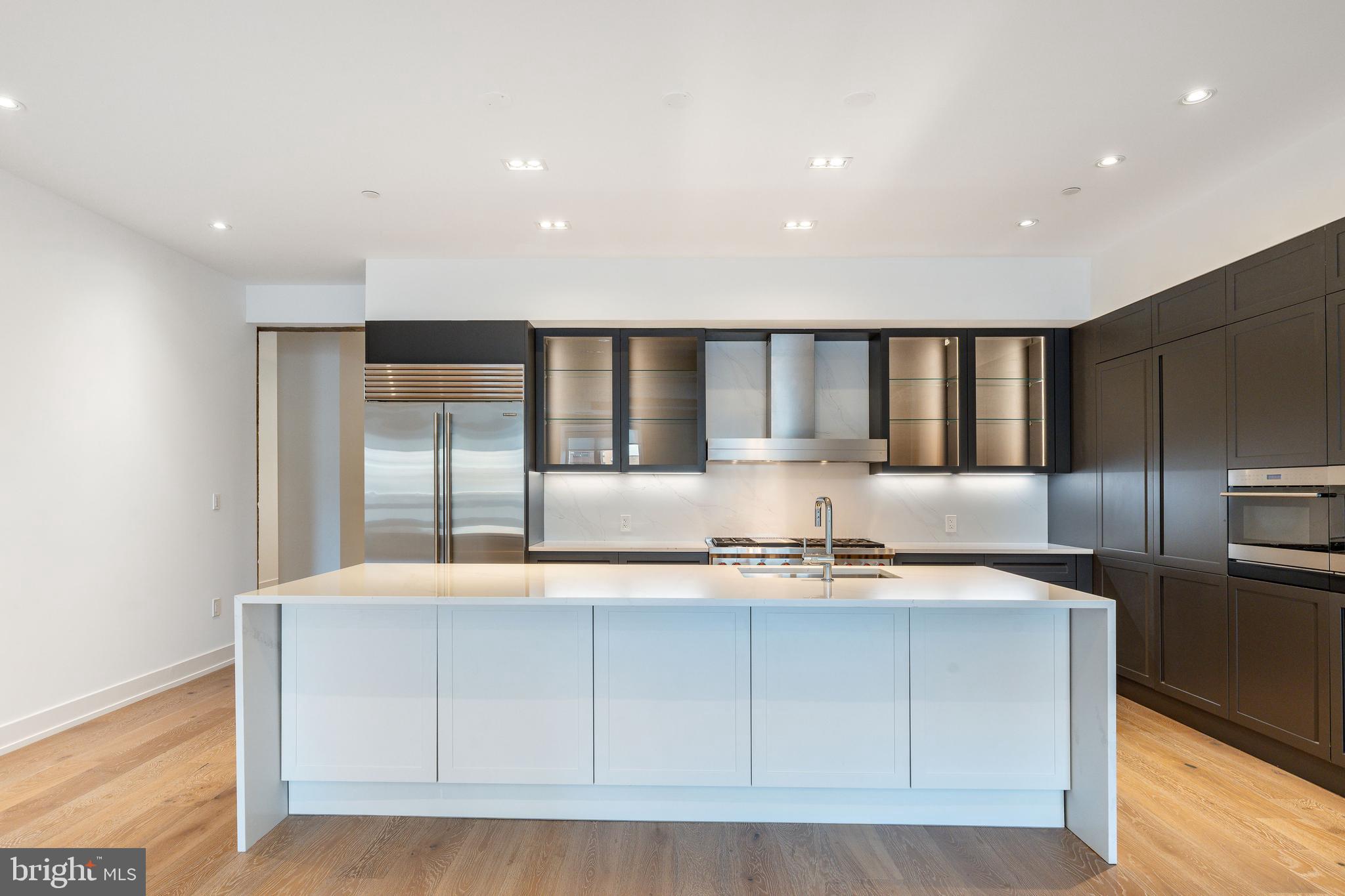 2108-10 Walnut St #401