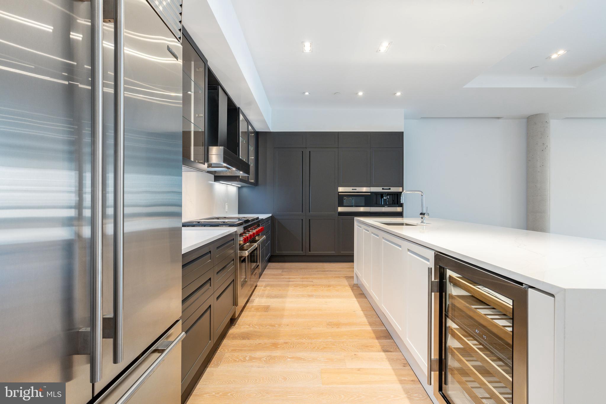 2108-10 Walnut St #401