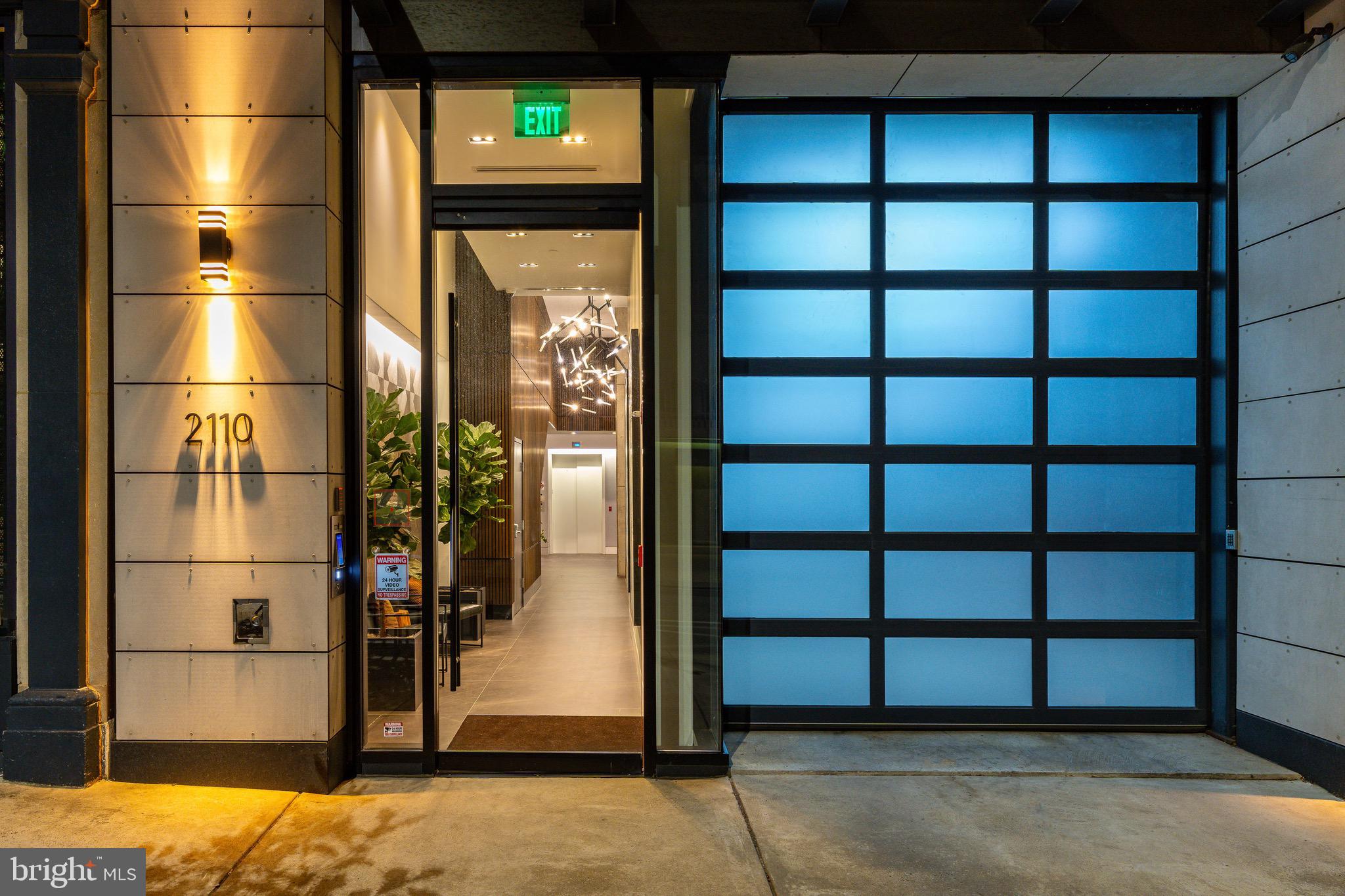 2108-10 Walnut St #401