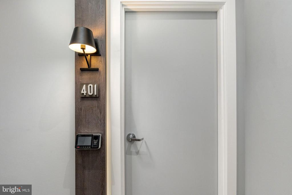 2108-10 Walnut St #401