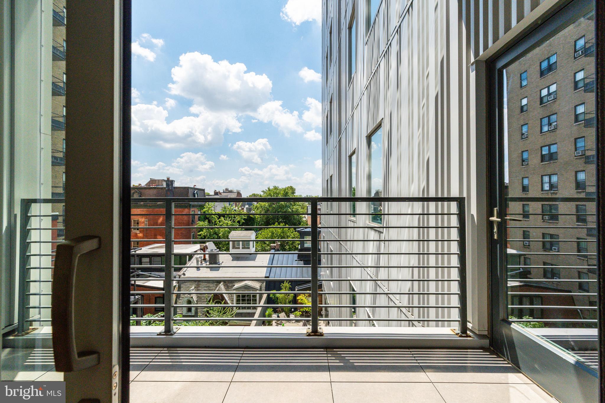 2108-10 Walnut St #401