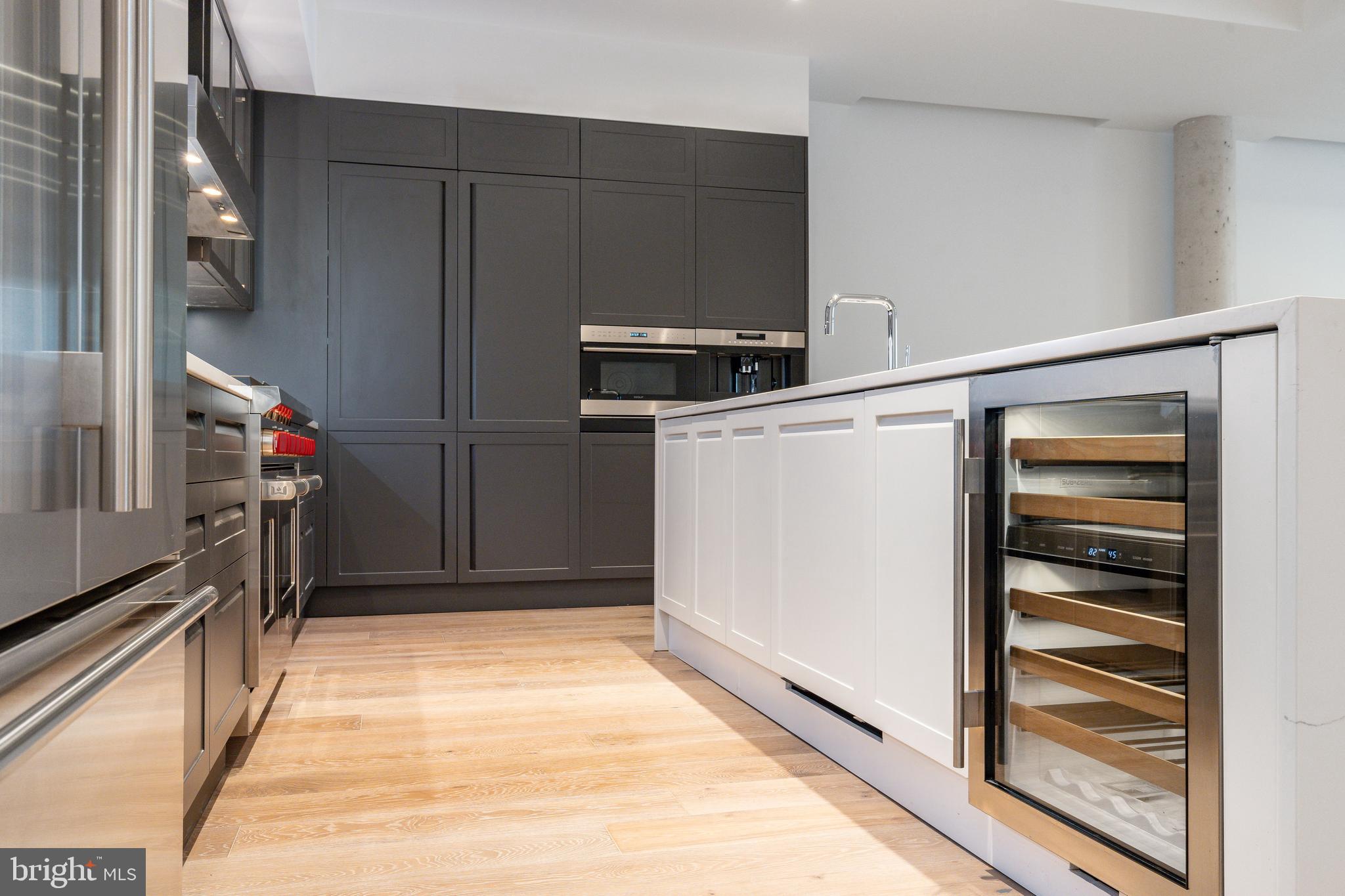 2108-10 Walnut St #401