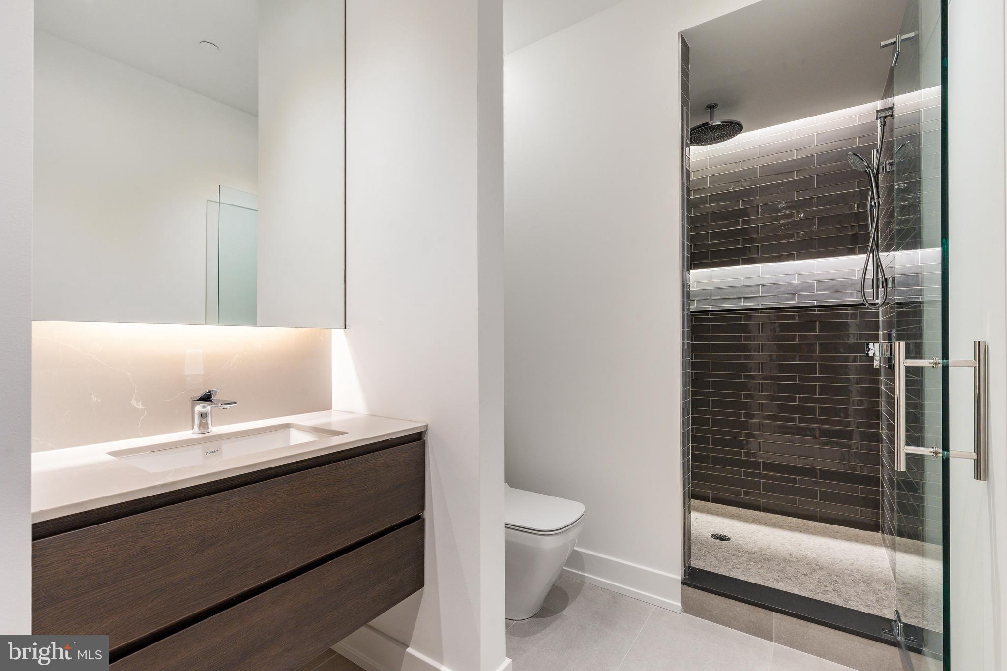 2108-10 Walnut St #401