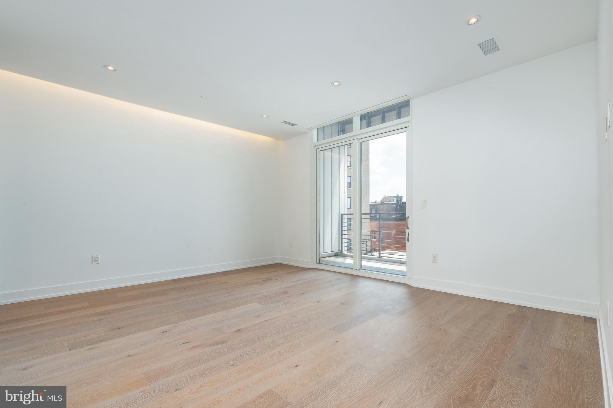 2108-10 Walnut St #401