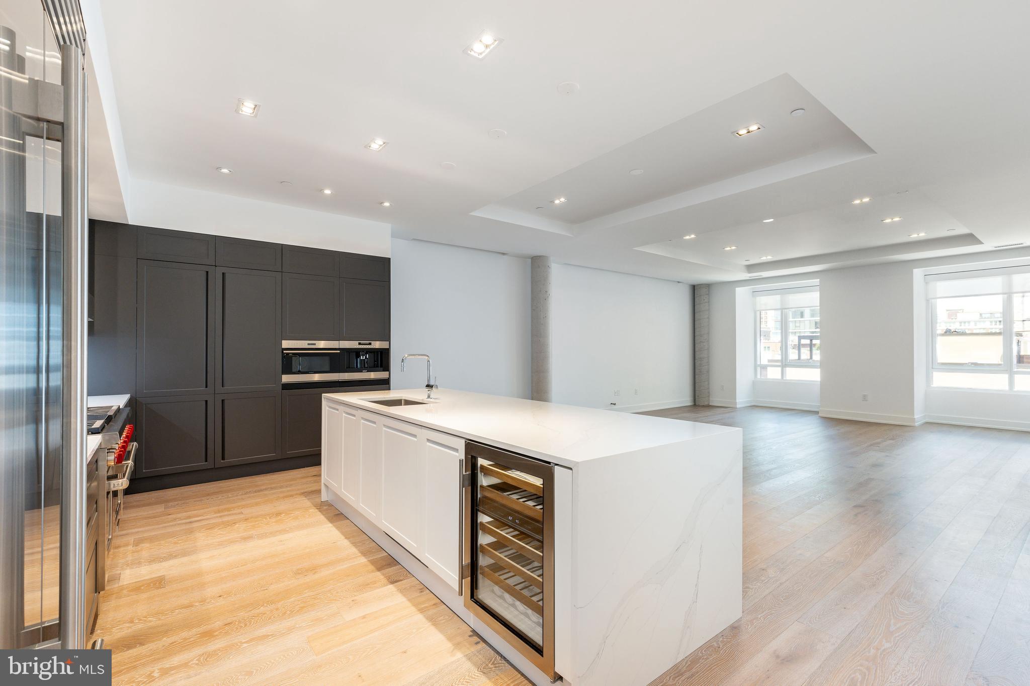 2108-10 Walnut St #401