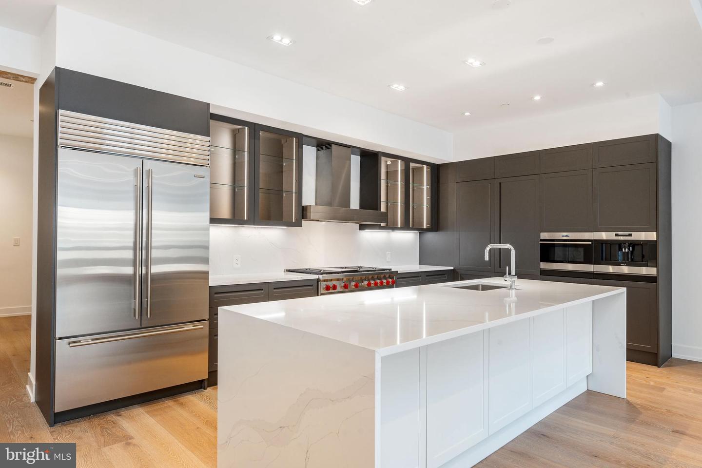 2108-10 Walnut St #401
