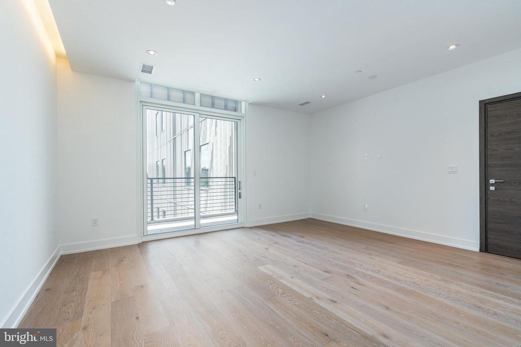 2108-10 Walnut St #401