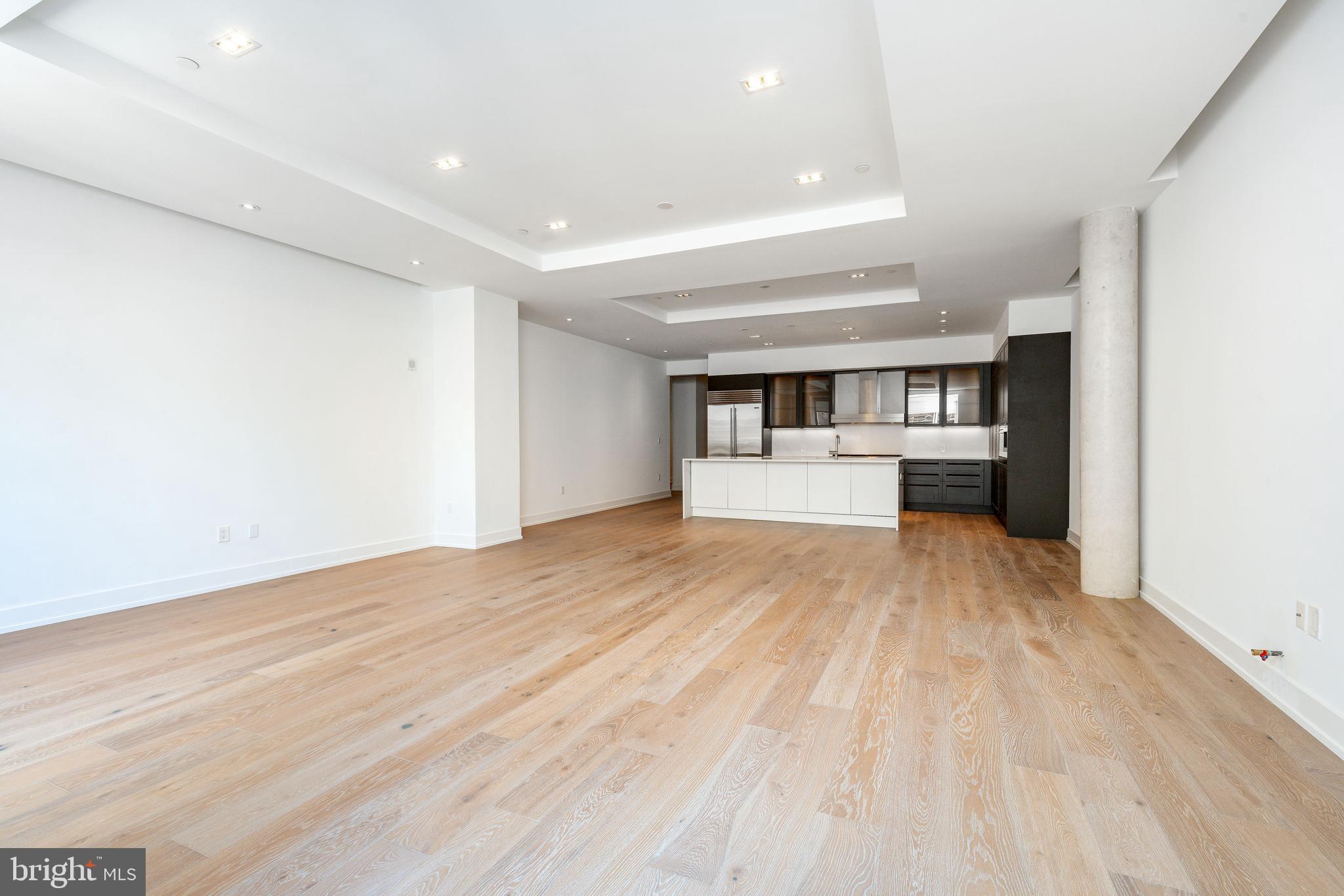 2108-10 Walnut St #401