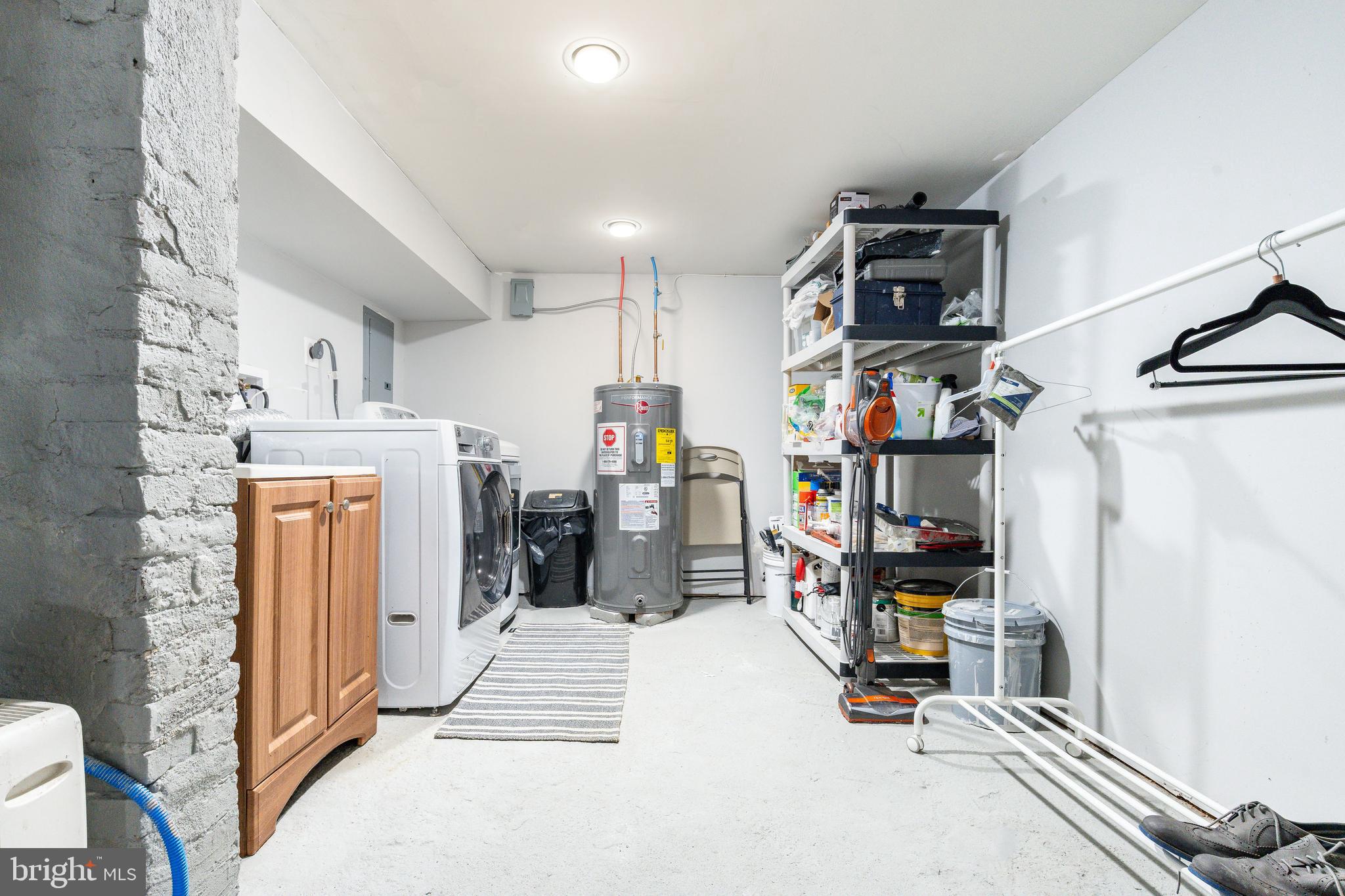 2502 W Seybert St