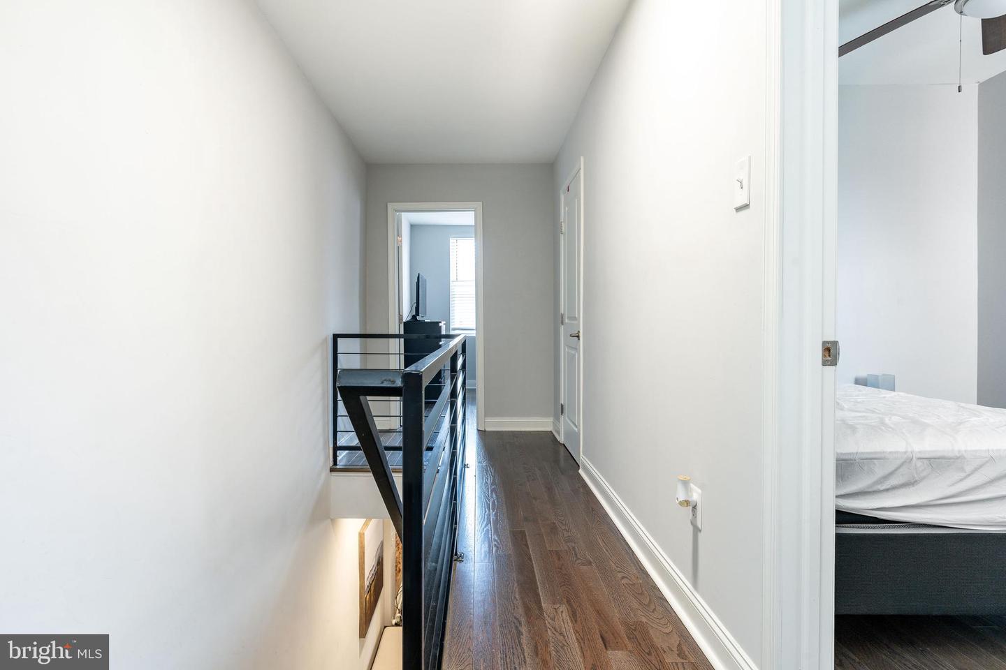2502 W Seybert St