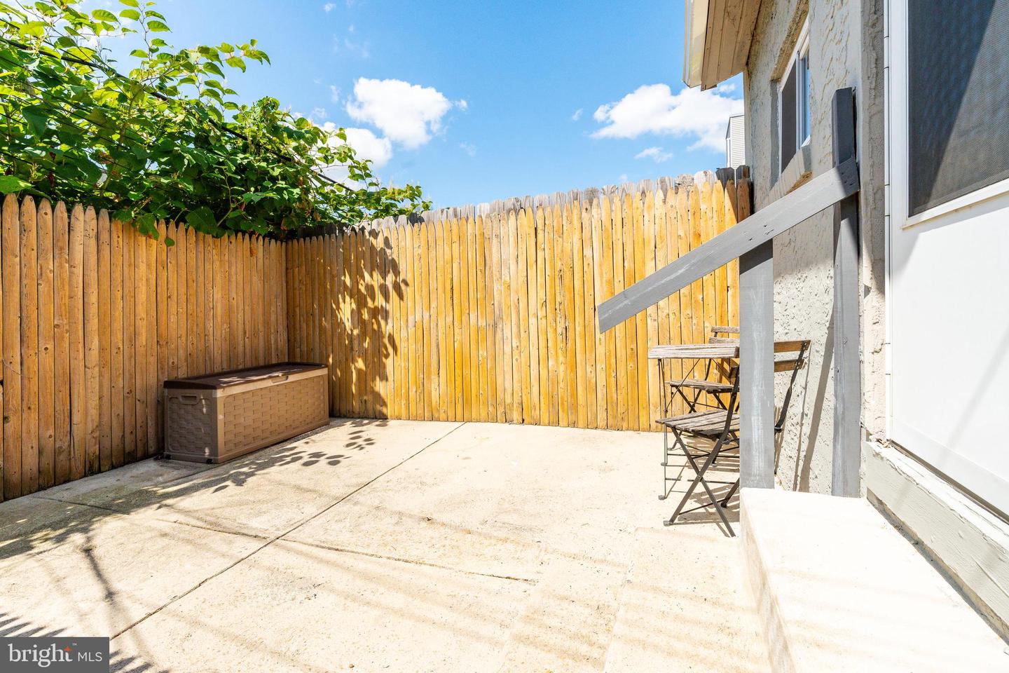 2502 W Seybert St