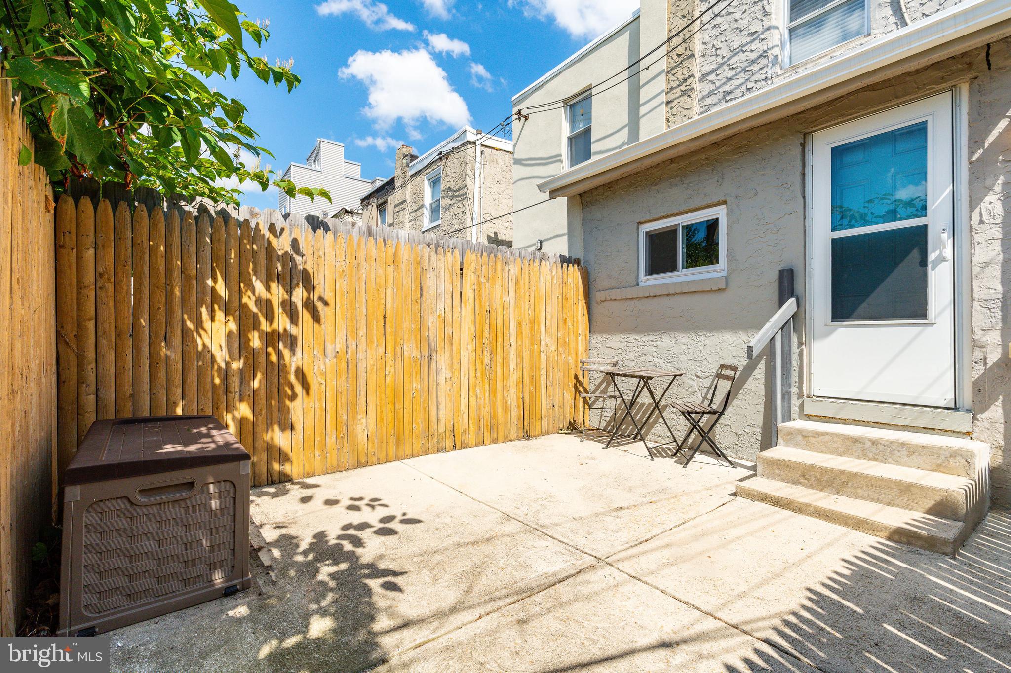 2502 W Seybert St