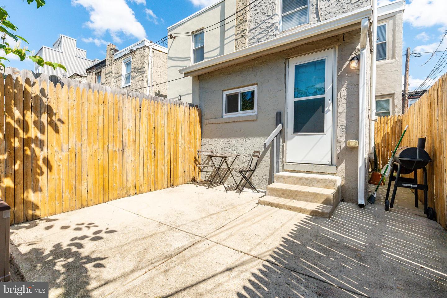 2502 W Seybert St