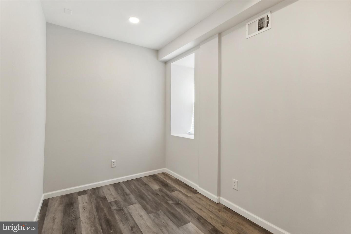 623 W Oxford St