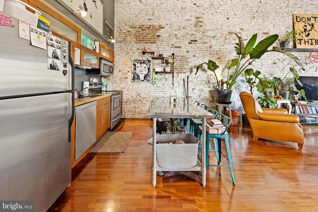 3132 E THOMPSON STREET 48 2A