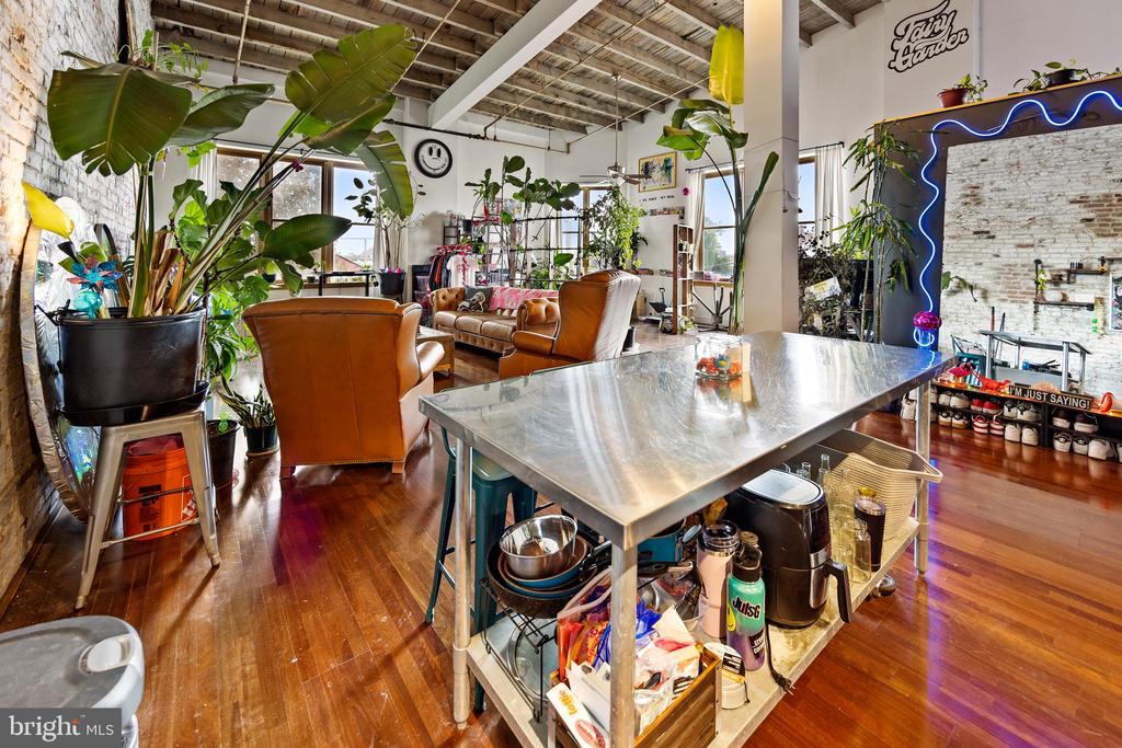 3132 E THOMPSON STREET 48 2A