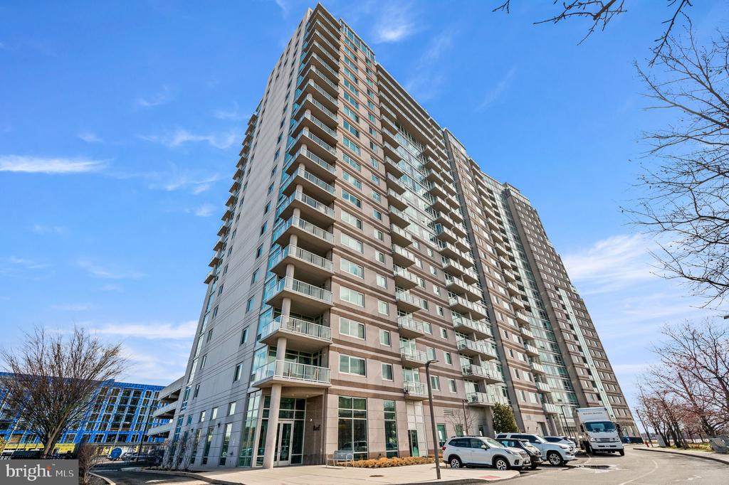 901 N PENN STREET F305