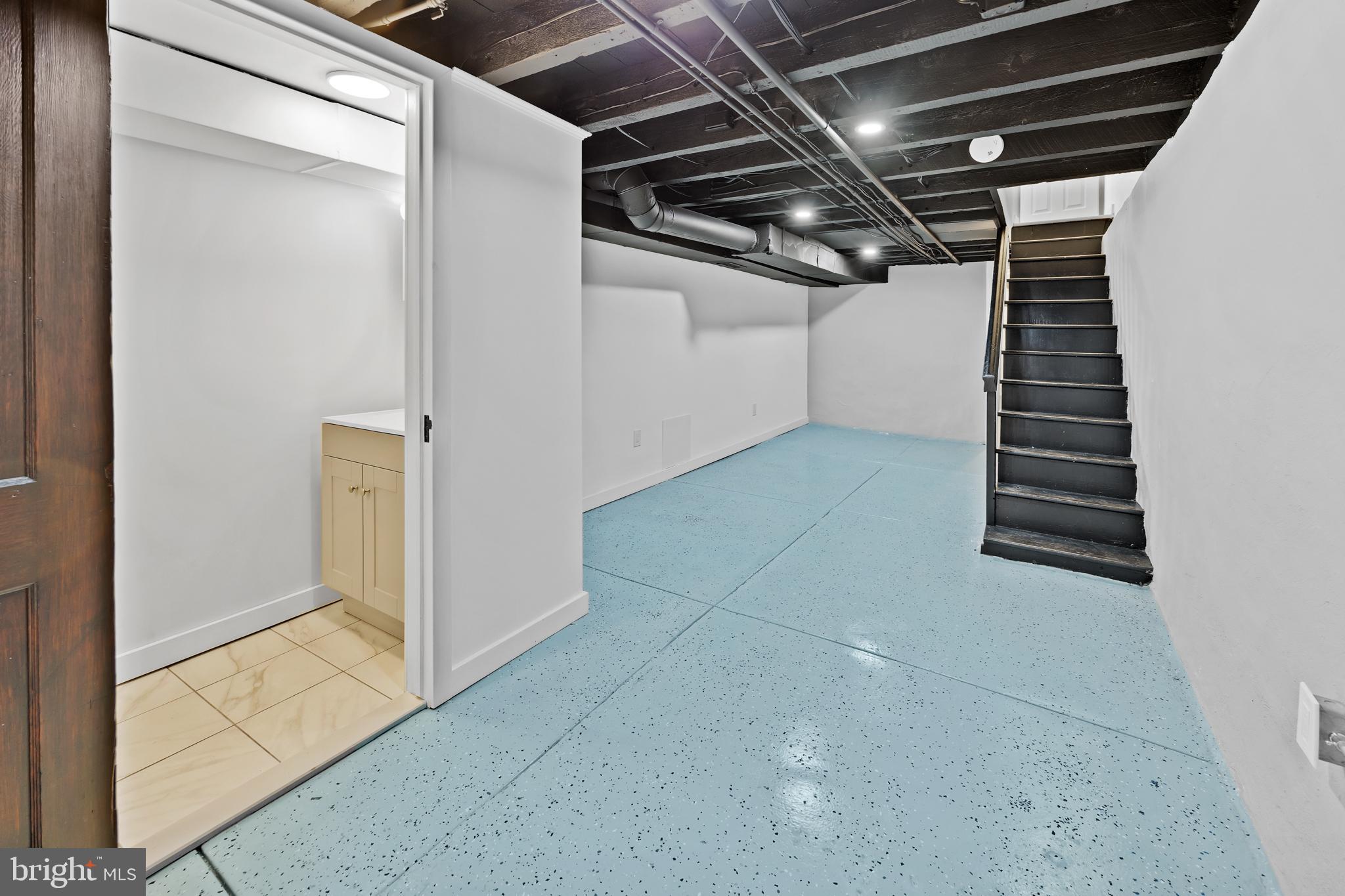 2828 ALMOND STREET