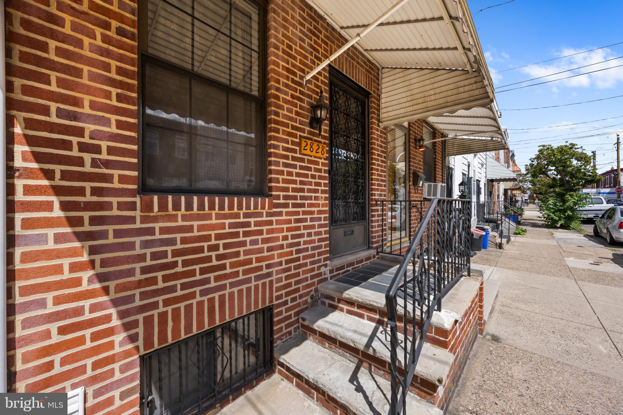 2828 ALMOND STREET