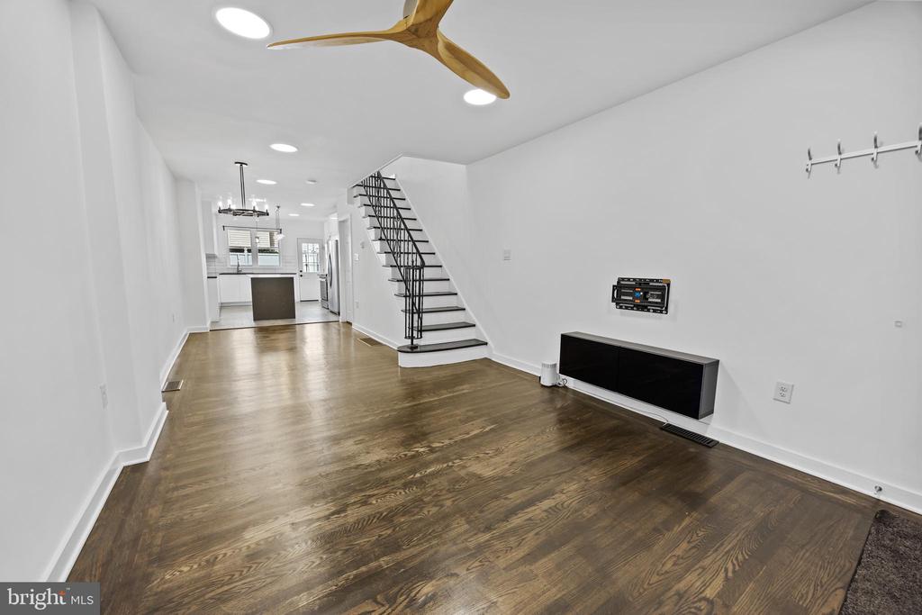 2828 ALMOND STREET