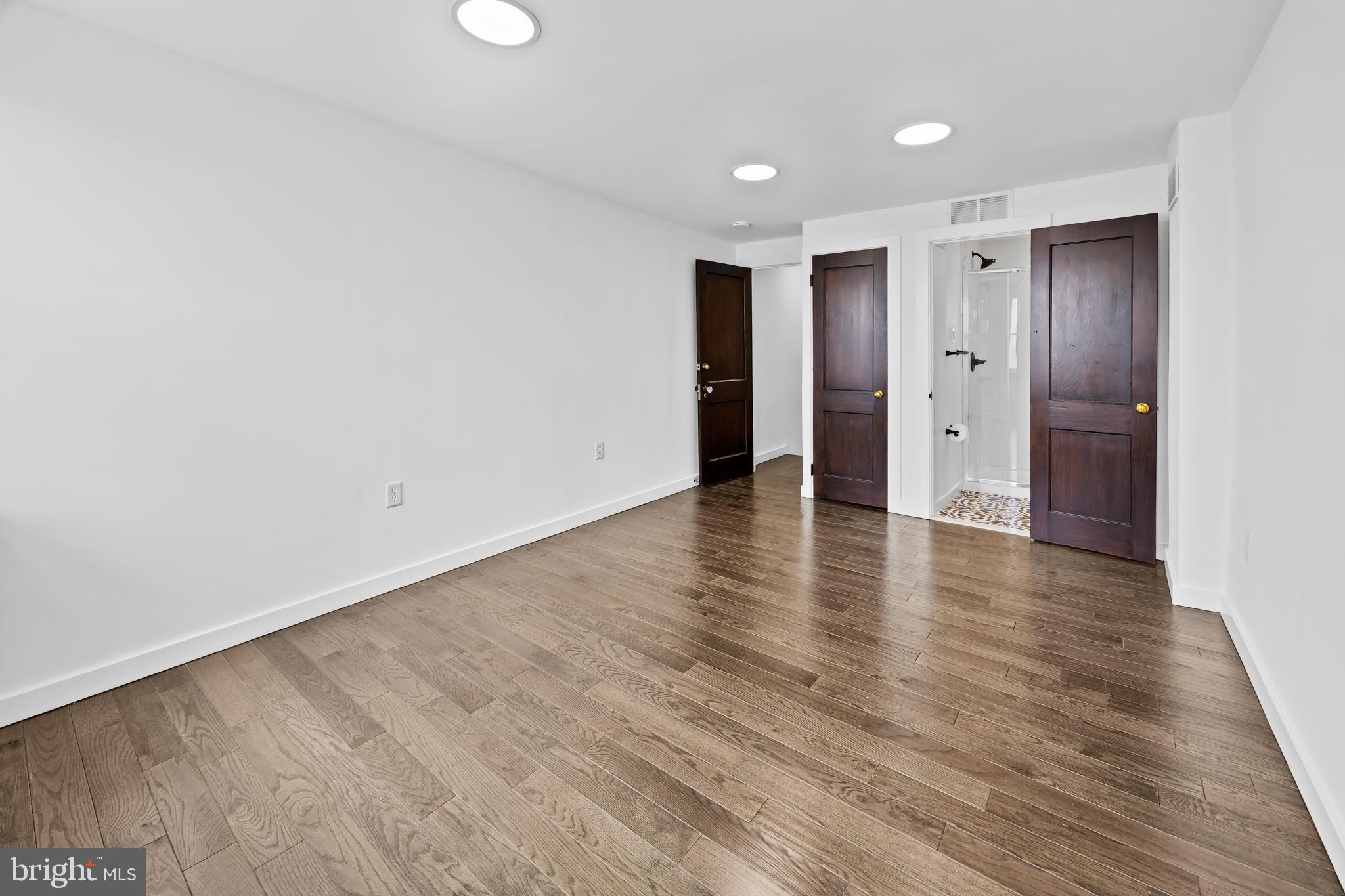 2828 ALMOND STREET