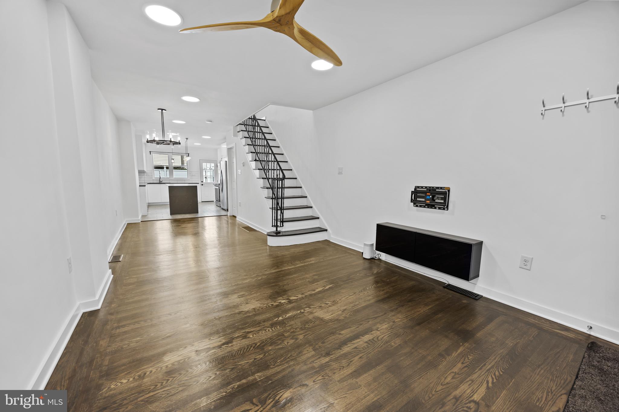 2828 ALMOND STREET