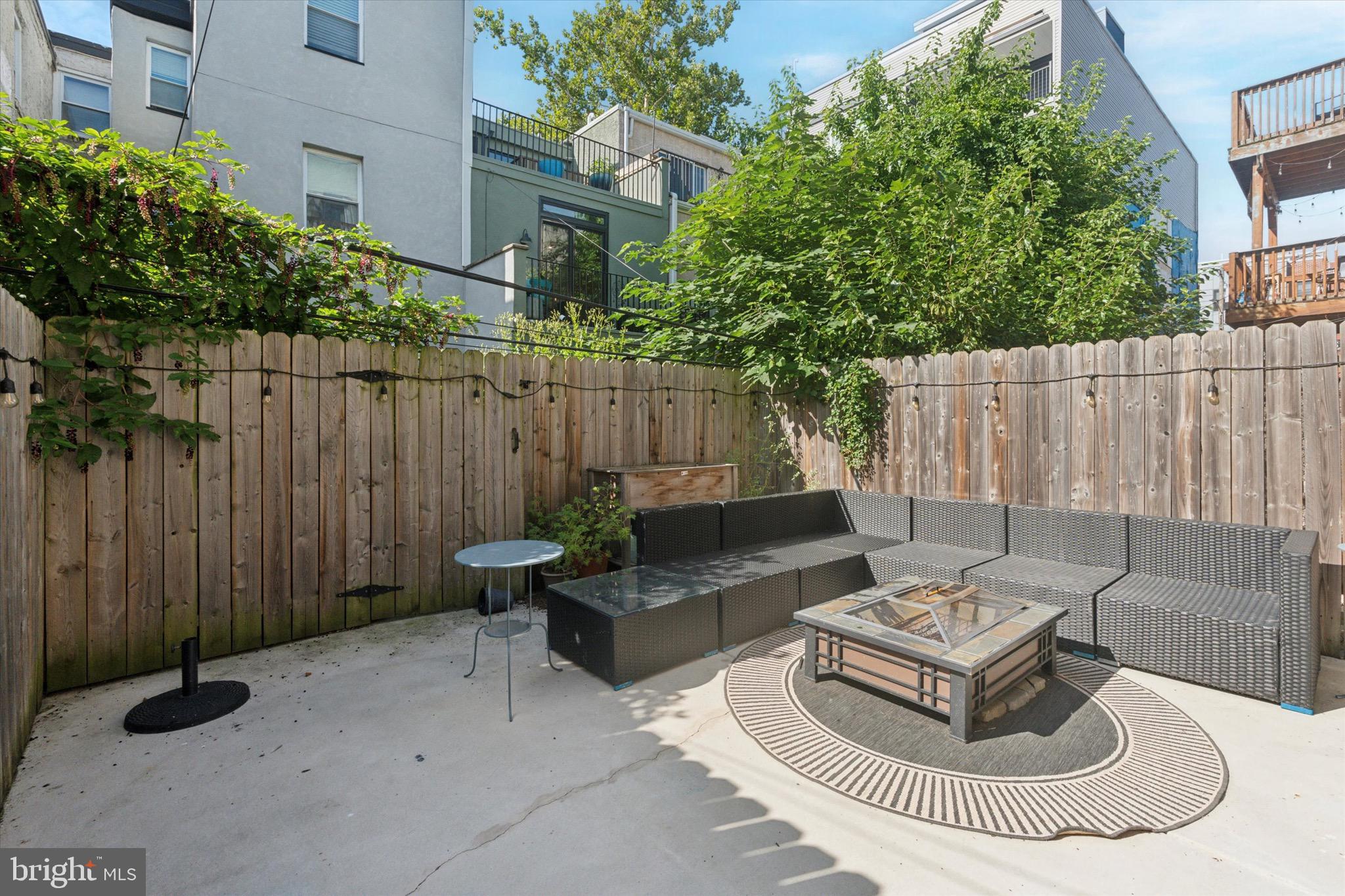 1522 BROWN STREET 1