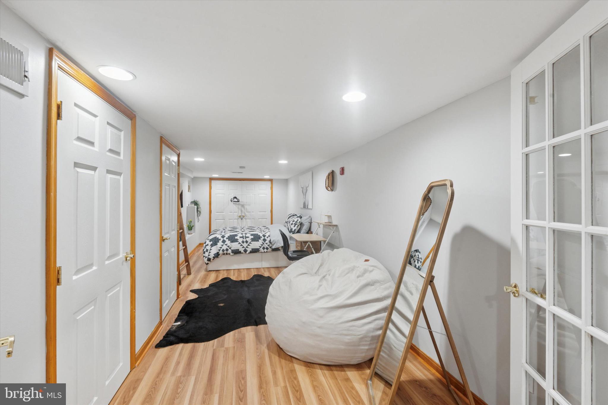 1522 BROWN STREET 1