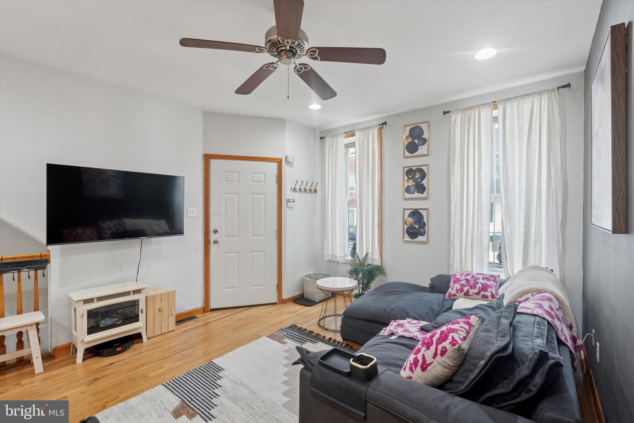 1522 BROWN STREET 1