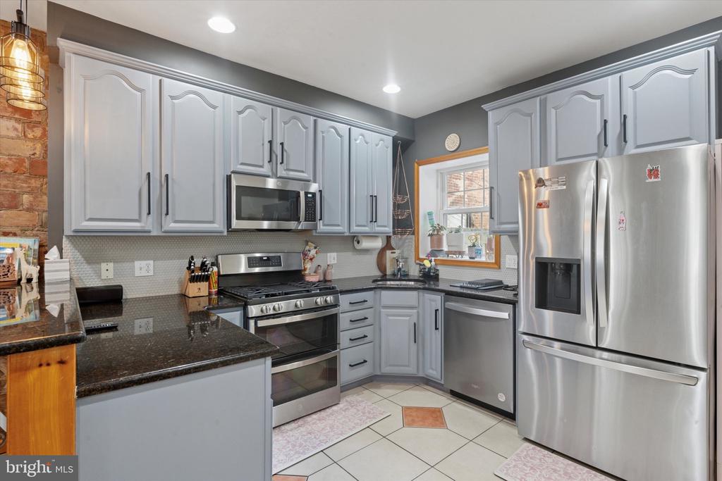 1522 BROWN STREET 1
