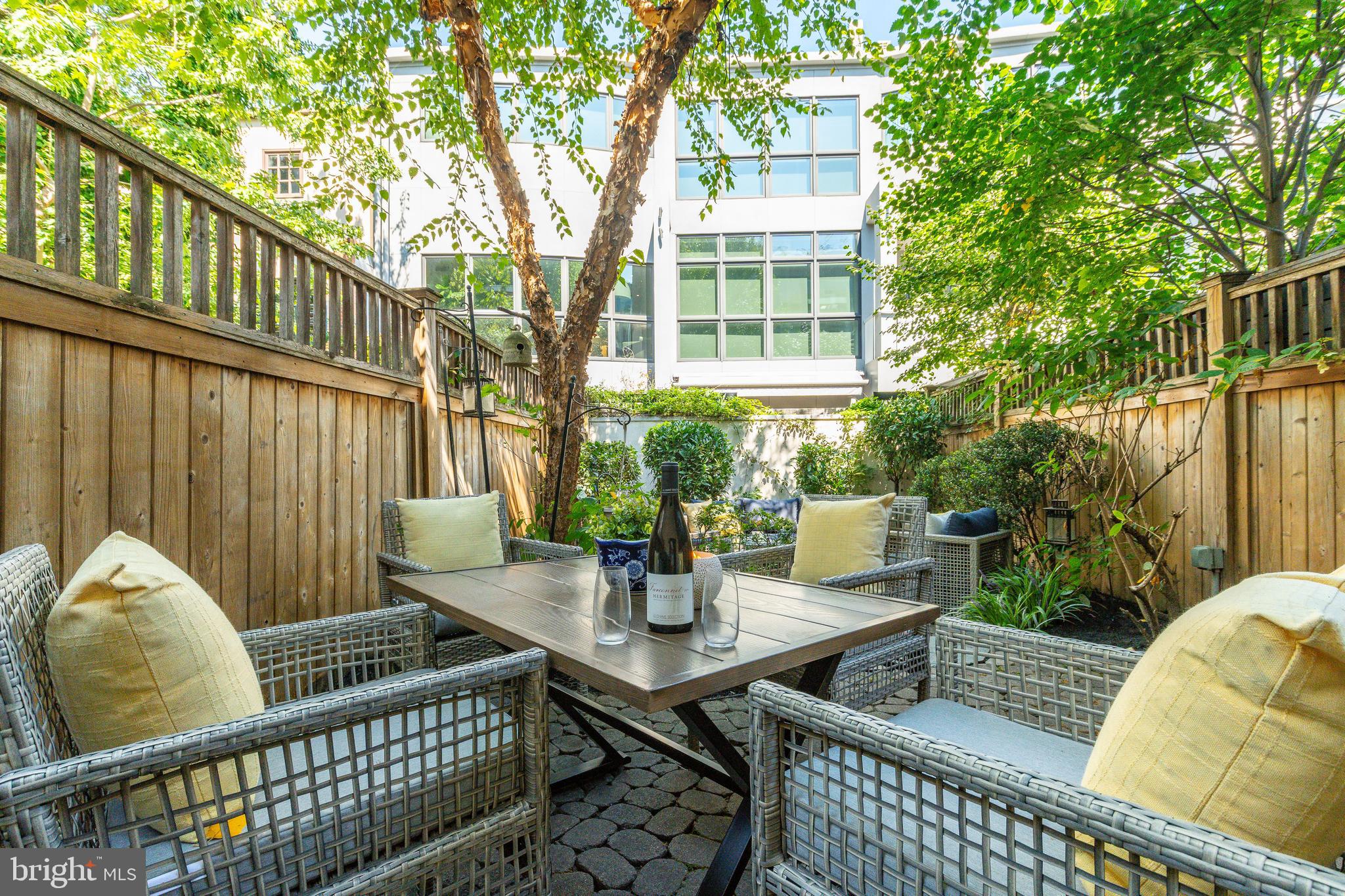 621 LOMBARD STREET