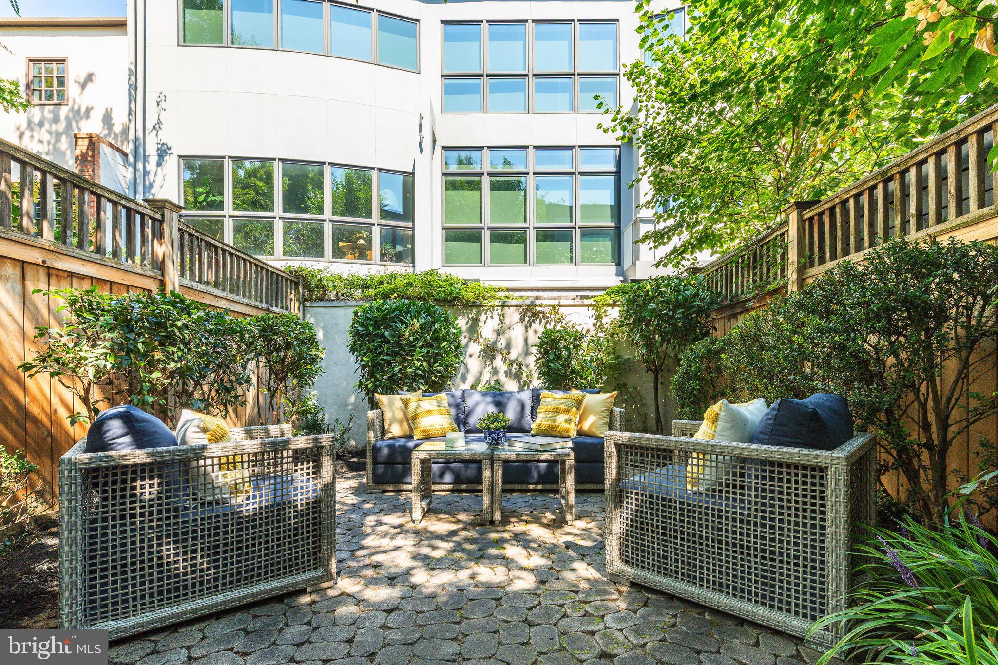 621 LOMBARD STREET