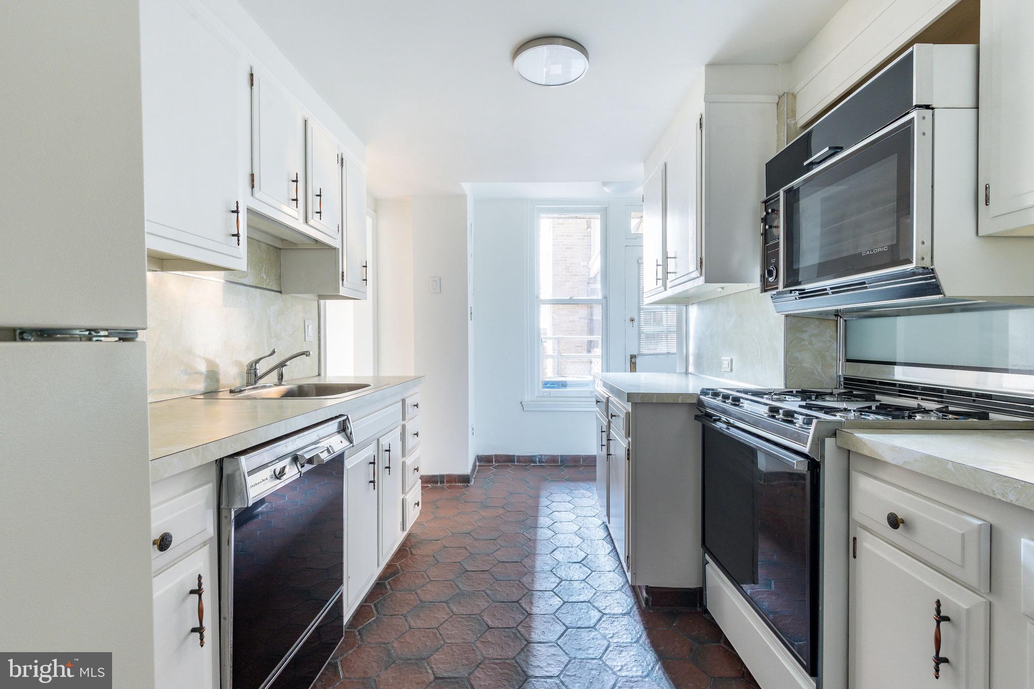 1901 WALNUT STREET 5E