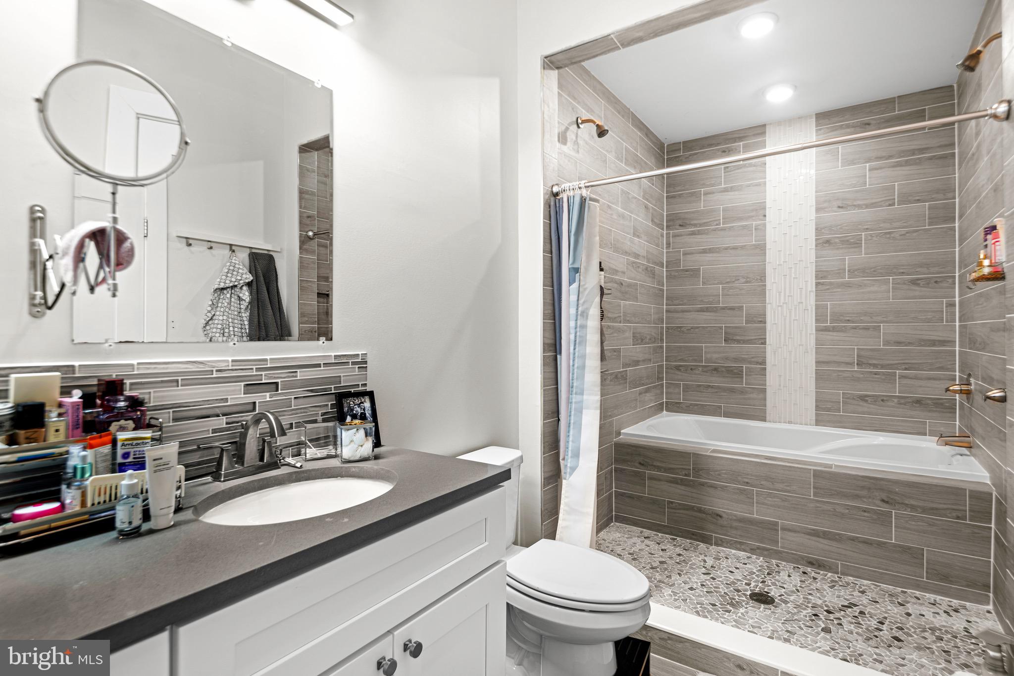 1227 N FRANKLIN STREET 1