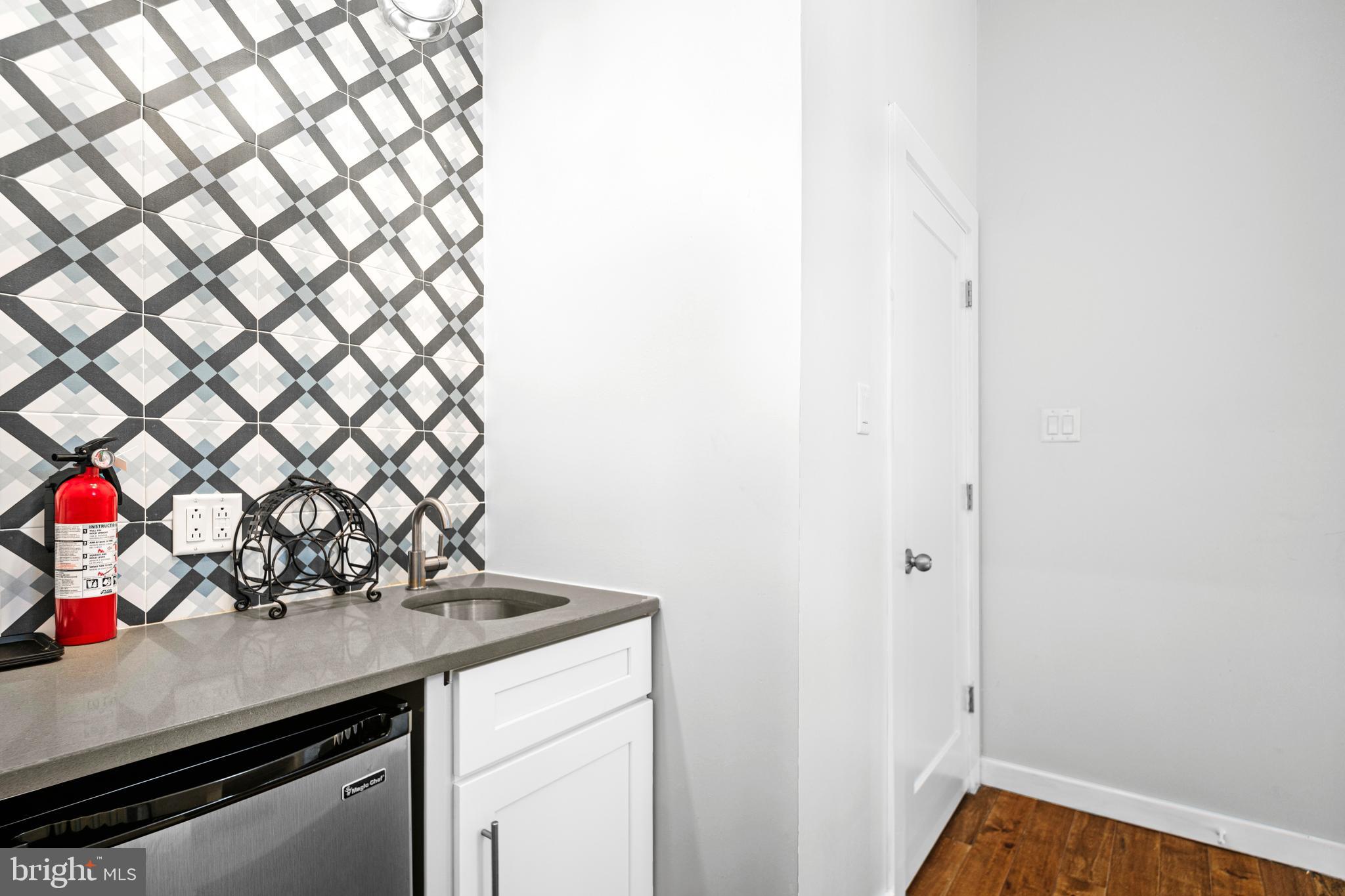 1227 N FRANKLIN STREET 1