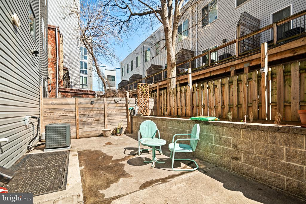 1227 N FRANKLIN STREET 1