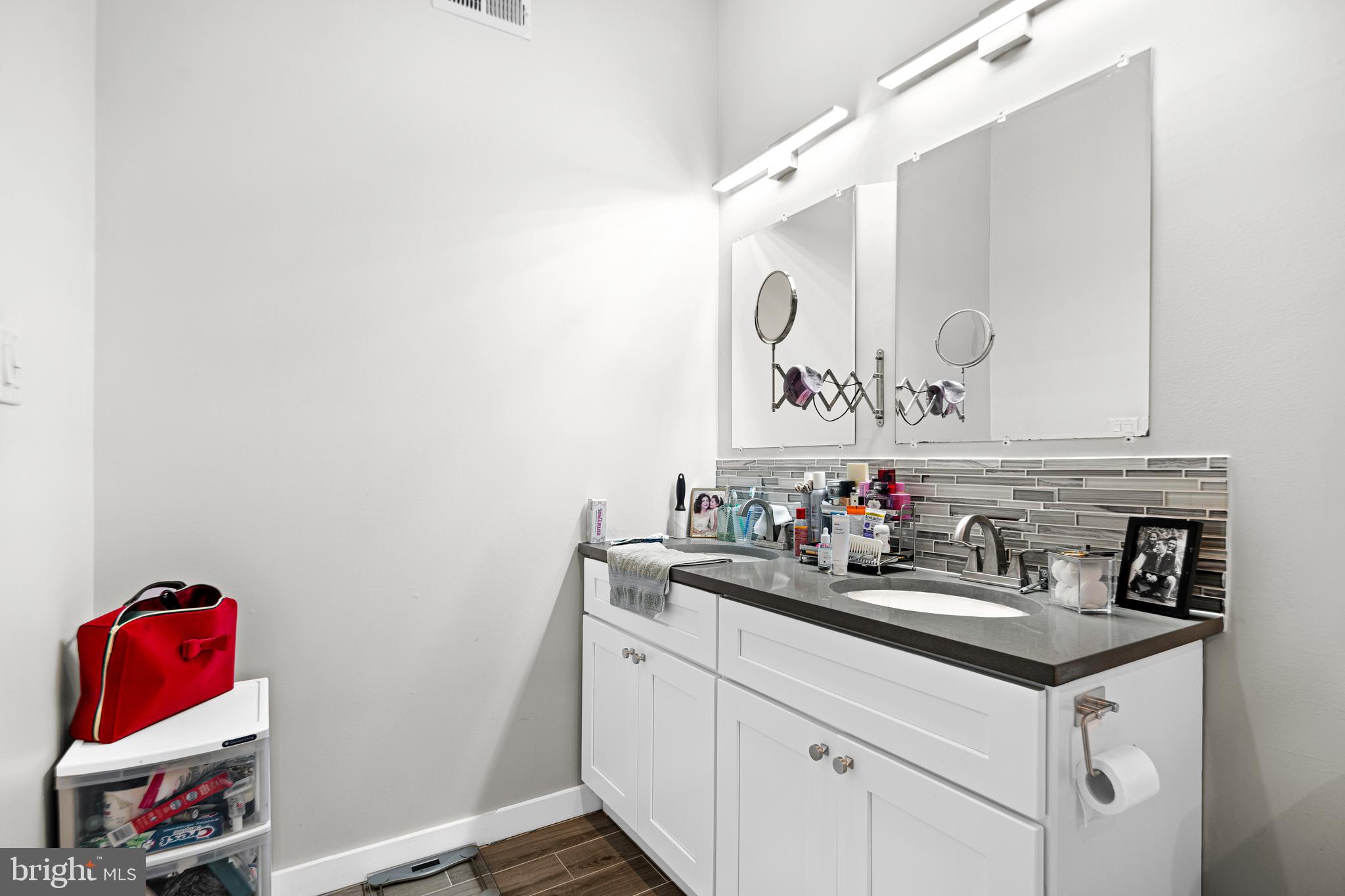 1227 N FRANKLIN STREET 1