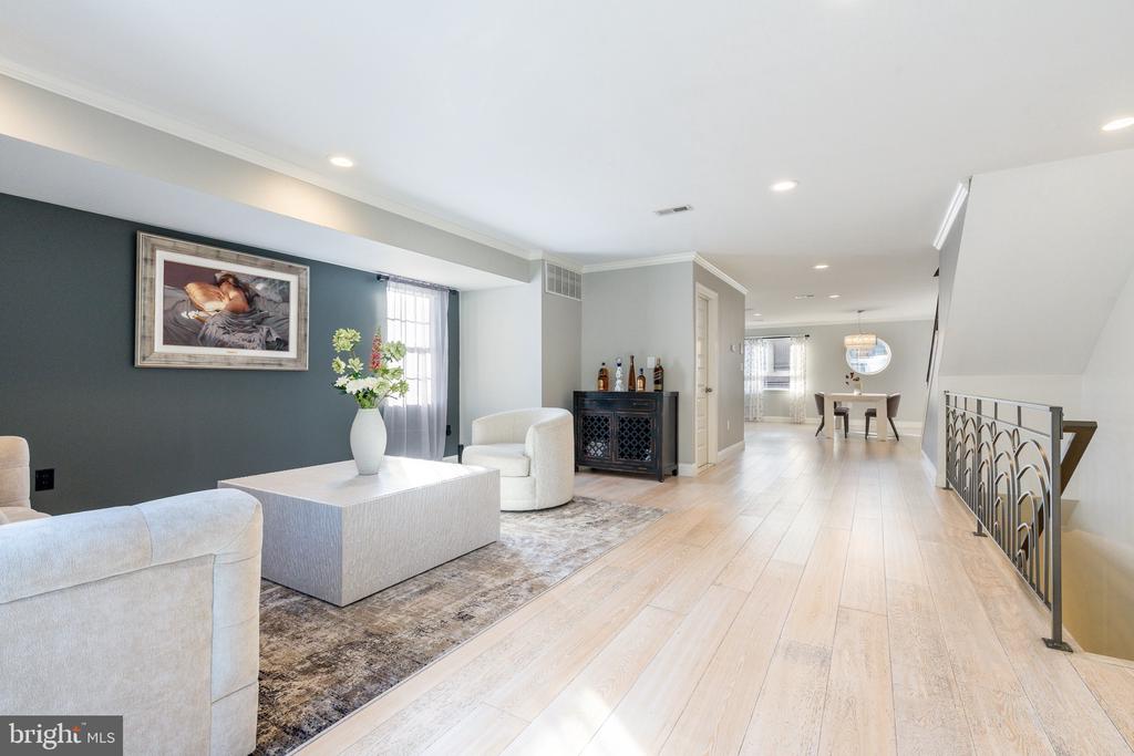 939 NEW MARKET STREET