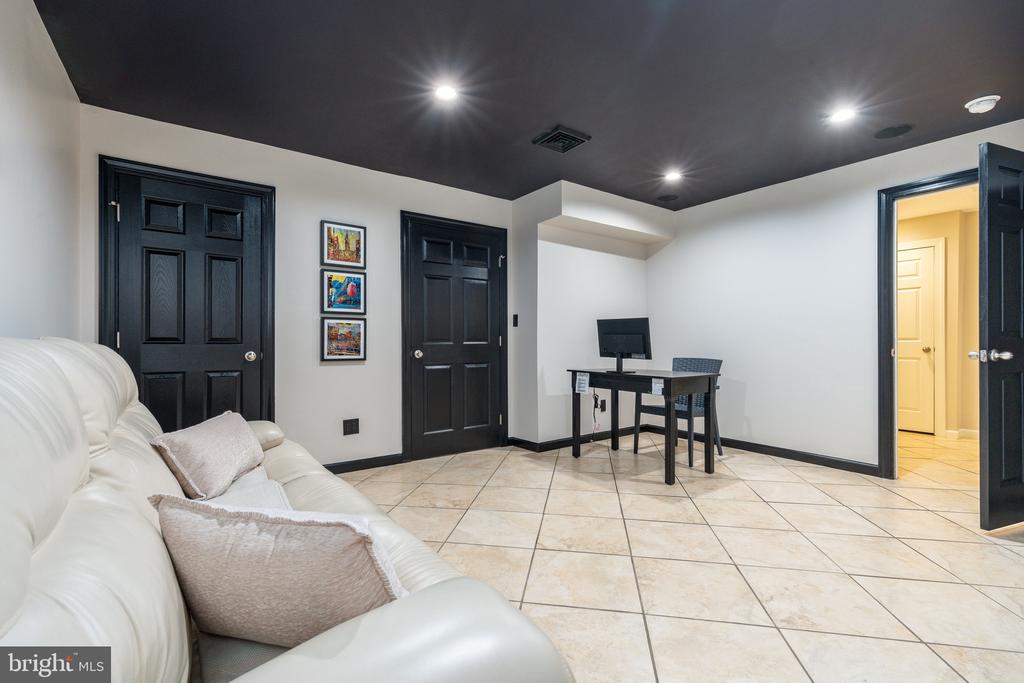 939 NEW MARKET STREET