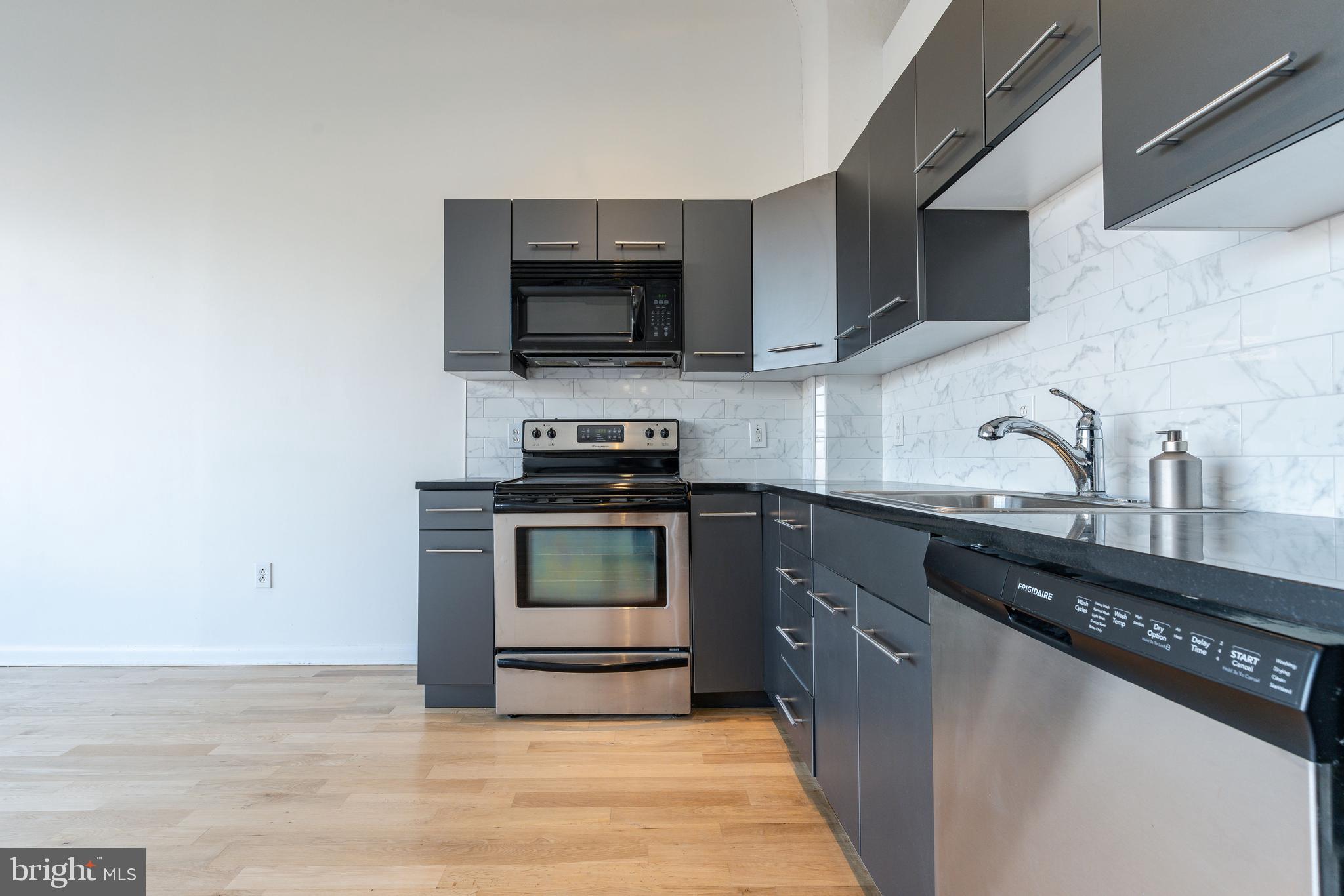 2200 ARCH STREET 28 503