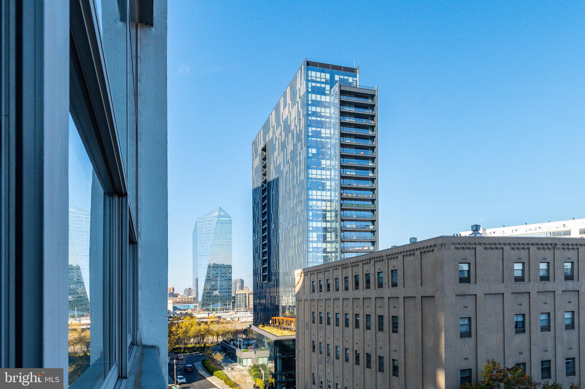 2200 ARCH STREET 28 503