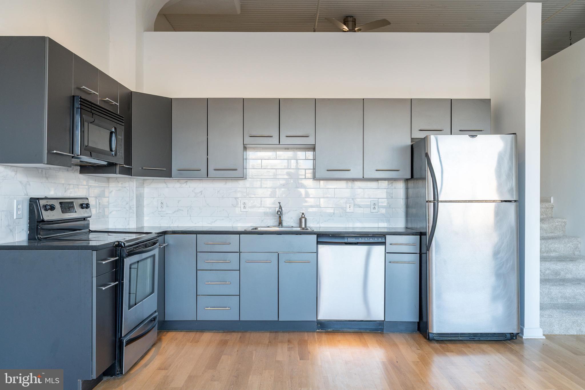 2200 ARCH STREET 28 503