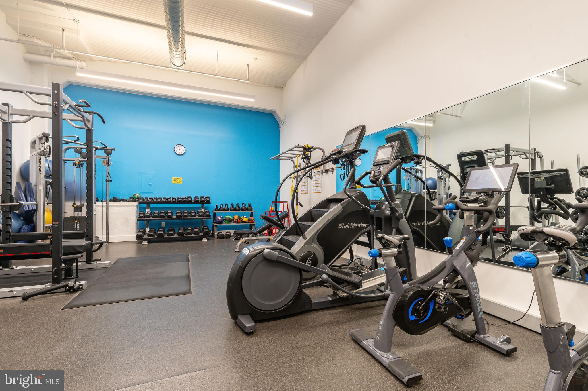 2200 ARCH STREET 28 503